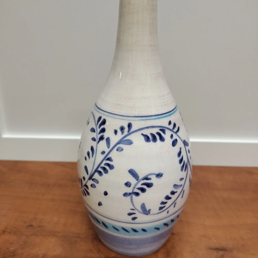 Elegant Crate & Barrel Blues And Creams Vase Made In Italy 9.5